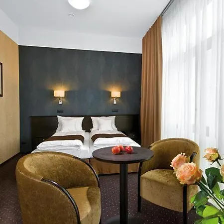 Hotel Senator
