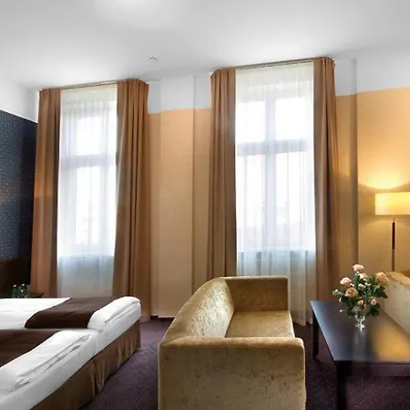 Senator Hotel